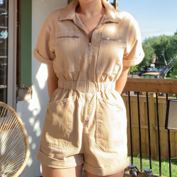 Super cute romper🖤🖤 - Picture 3 of 4